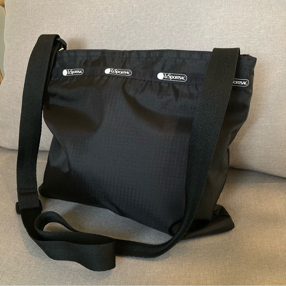 ♣️ LeSportsac Black Nylon Crossbody Bag Lightweight Travel Shoulder Purse - Picture 2 of 9
